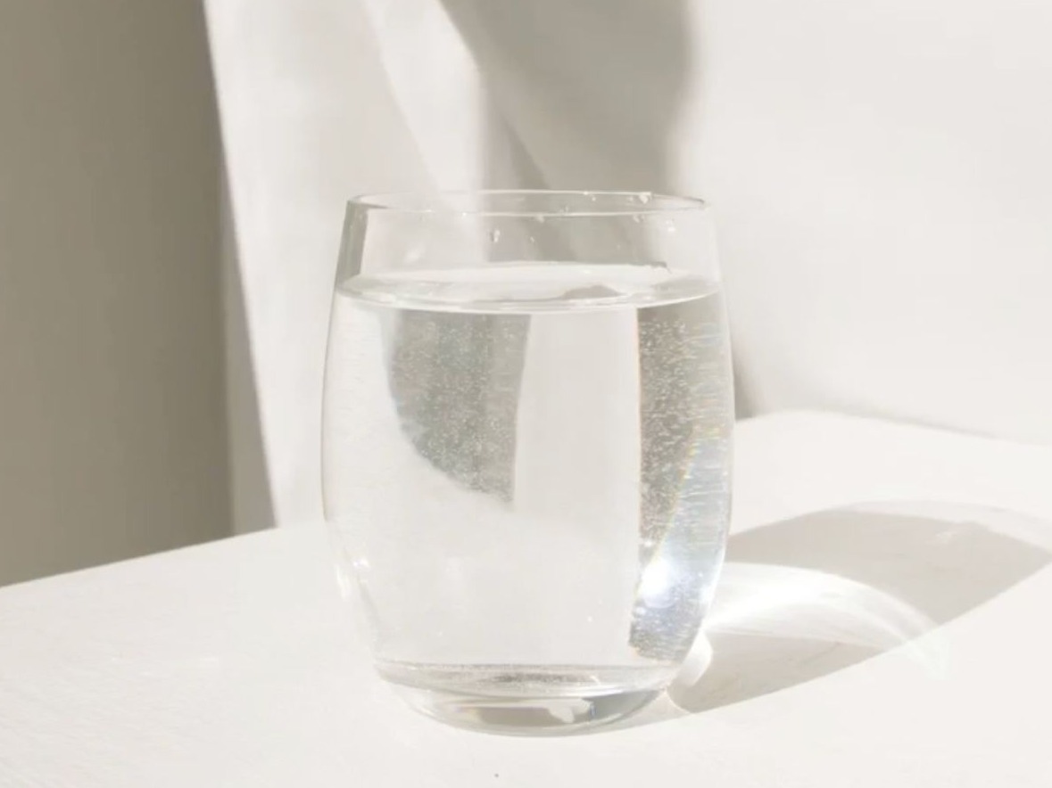 A picture of a glass of water.